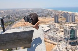 ��̵�Ť�ĩ���������­��ΰ����Ͼ�150�᡼�ȥ�Υӥ�ξ�Ǹ������֤� �� �ޤ����μ��ԡ�