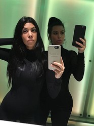 ����ʱ��ˤδ餬�Ѥ�ä����ʽ�ŵ��https://www.instagram.com/kourtneykardash��
