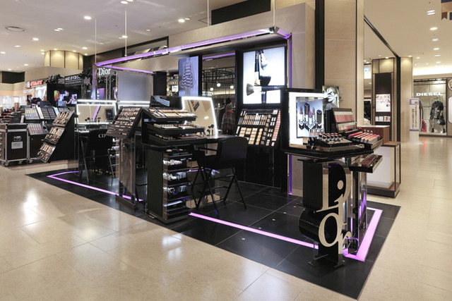 彼自身 シャンパン 放つ 阪急 梅田 コスメ Tars Jp