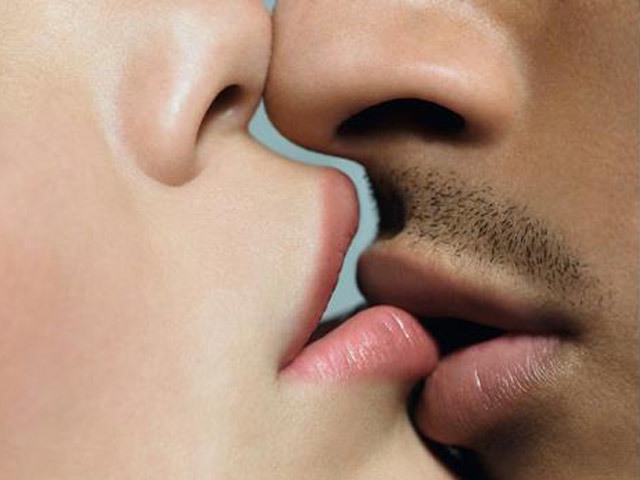 思わずキスしたくなる唇に 魅惑のリップバームが素敵なバレンタインナイトを彩る ライブドアニュース