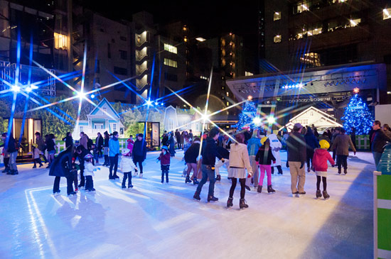 赤坂サカス広場に都内最大級の屋外スケートリンクがオープン Peachy ライブドアニュース