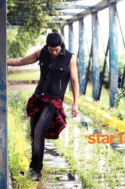 画像 Photo キム ヒョンジュン 小麦色の腕の筋肉 野獣のような魅力 3 4 ライブドアニュース