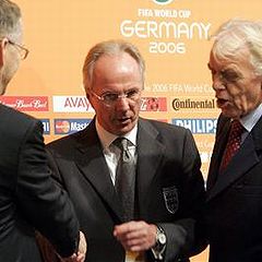 エリクソン監督はただの女好き ライブドアニュース