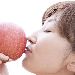 今日から試してみる キスが上手くなるテクニック イチゴを一粒食べる 首に爪を立てる Peachy ライブドアニュース