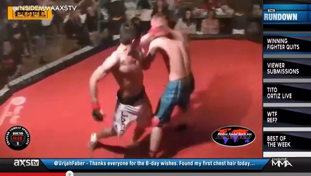 �̿���Youtube��Winner Taps Out In Amateur MMA Fight - AXS TV Fights�פΥ���ץ���