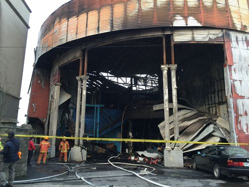 台湾・桃園のボーリング場火事で消防士6人殉職