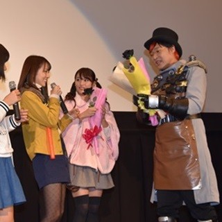 レポート 映画 ニンニンジャーvsトッキュウジャー 完成披露上映 南キャン山里のサプライズ黒バラ贈呈に女性陣 サイテー ライブドアニュース