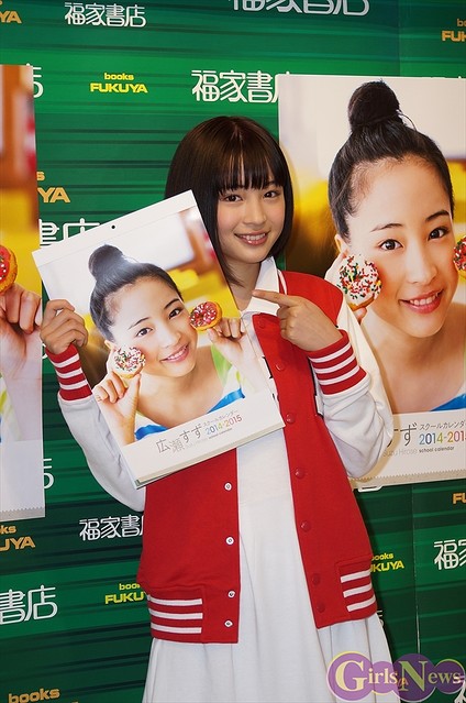 広瀬すず 初のカレンダーを姉 広瀬アリスが絶賛 ライブドアニュース