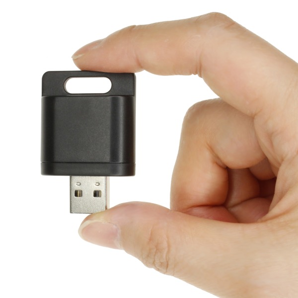 同時に3台までスマホにデータを送れるWi-Fi機能付きMicroSDカードリーダー