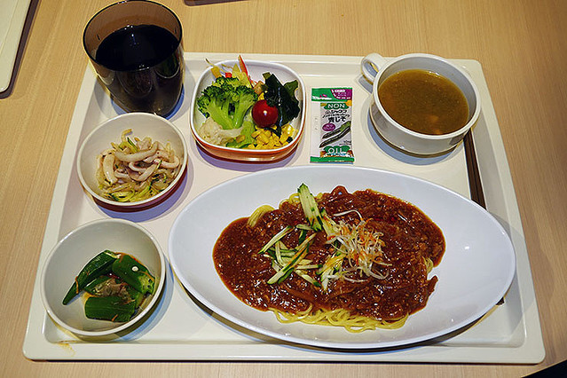 Yahoo! JAPANの社員食堂「BASE 6」に潜入 充実の料理と設備に驚き