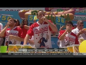 �ۥåȥɥå�72�ܤ�ʿ�餲�������ʲ����ϡ�Pop �� Sports HQ��2017ǯ7��4������ YouTube��2017 Nathan's Hot Dog Eating Contest New Nathan's Record Both Men �� Women's Event�ס٤Υ���ͥ����