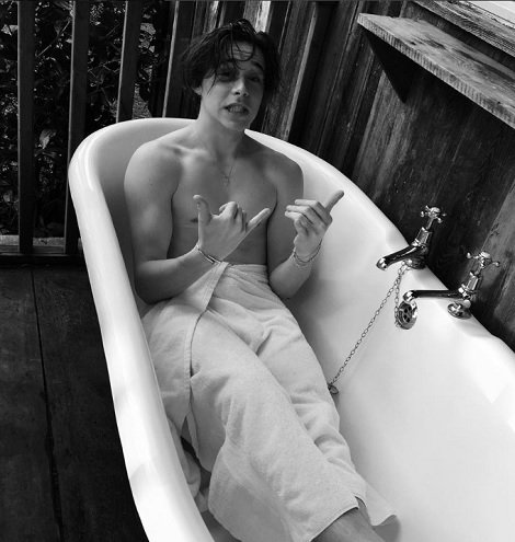 ブルックリン君の写真にファン歓喜（出典：https://www.instagram.com/brooklynbeckham）