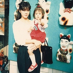 美人母 と幼き日の木村沙織 3歳時の写真に それにしても脚長い ライブドアニュース 美人母 と幼き日の木村沙織 3歳時の写真に それにしても脚長い ライブドアニュース