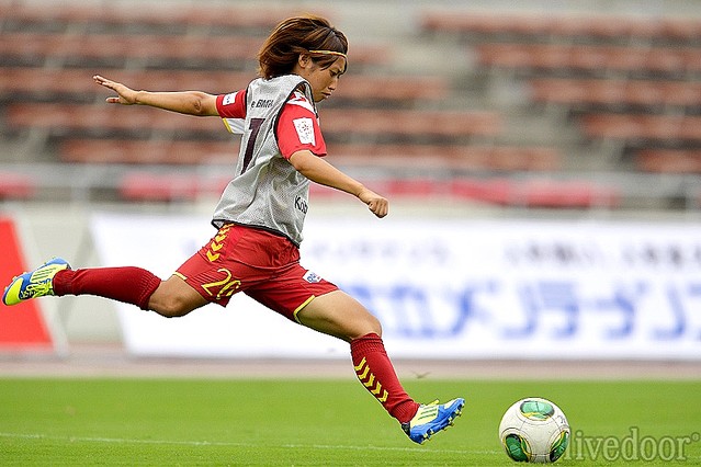 
埼玉・駒場スタジアムで行われた「なでしこリーグカップ2013」準決勝より。

（撮影：フォート・キシモト）

■試合結果
<strong>INAC神戸レオネッサ</strong>　2-1　<strong>ジェフユナイテッド市原・千葉レディース</strong>

［2013年8月25日］
