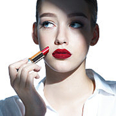 白い服や新しい服を着た時に限ってu2026 メイクが付いてしまった時の対処法 