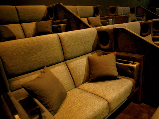 映画デートでの ピカデリー のソファ席 プラチナシート がセクシー過ぎる ライブドアニュース