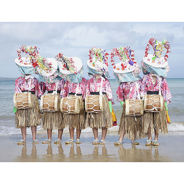 日本各地の仮面神や鬼が集結！銀座メゾンエルメスで、シャルル・フレジェの新作写真展