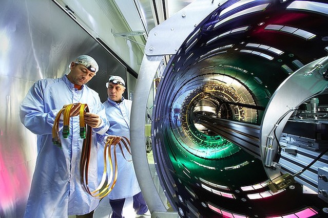CERN�ϵ��Ťʼ¸��ǡ����򤹤٤Ƹ������롣���֤����Ѥ����󤷡�ȯ����ƻ�򳫤������