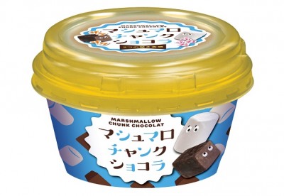 「マシュマロチャンクショコラ」(172円)は、ふわふわのマシュマロとザクザクとした焼きチョコの2つの食感が合わさった新感覚のチョコレートアイス