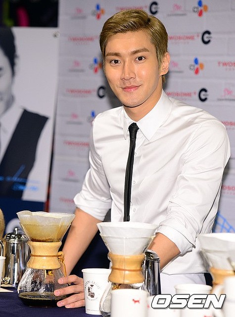 Photo Super Junior シウォン Twosome Coffeのイベント開催 白いシャツが似合う男 ライブドアニュース