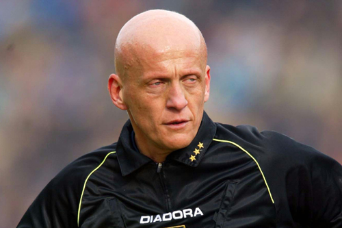 コッリーナ氏「抗議のため審判を取り囲む行為にレッドカードを