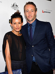 「HAWAII FIVE-0」のスティーヴ、アレックス・オロックリンに男児誕生