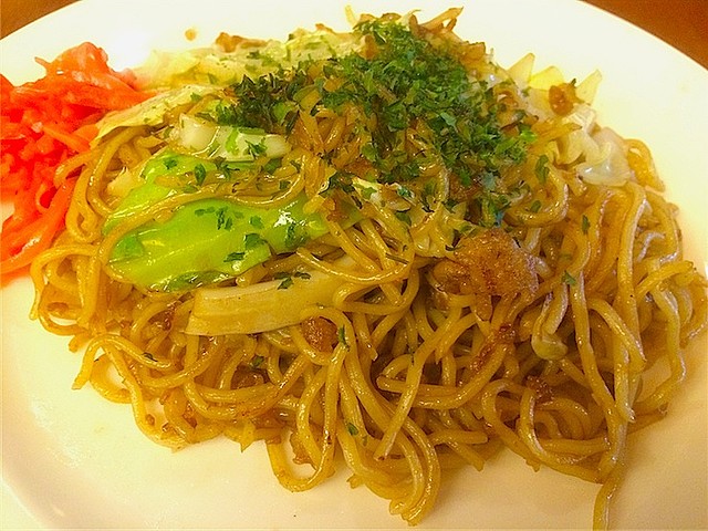 【隠れグルメ】たい焼きで有名な麻布十番の浪花家総本店で食べる焼きそばがたい焼きに負けないくらいウマい件