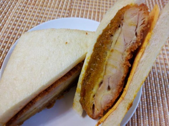 セブン なにこの最強合体サンドイッチ チーズチキンカツカレーサンド は男の夢みたいなヤツだった ライブドアニュース