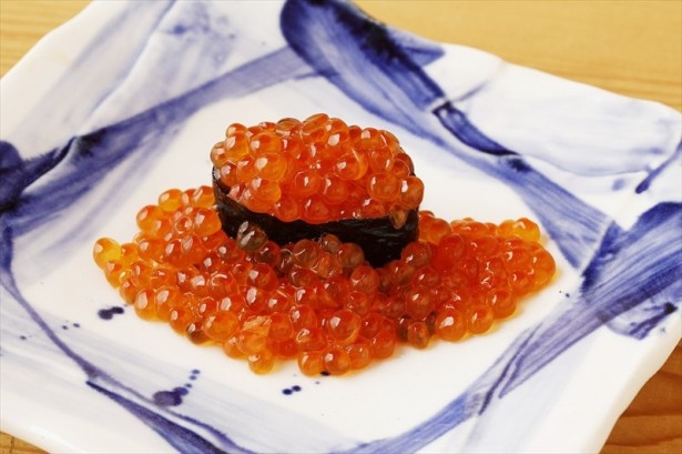通常の3倍のイクラ量「イクラこぼれ寿司」