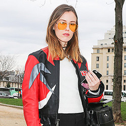 イエローサングラスでナードに決める 17awパリコレスナップ Peachy ライブドアニュース