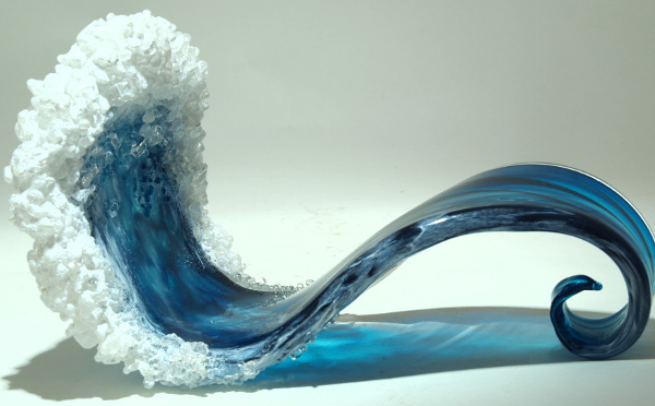 いつも海を感じていたい人に 打ち寄せる波を再現したガラスのオブジェに心安らぐ ライブドアニュース