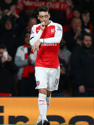 エジルを天才と話すシュチェスニー セスク以上のプレーをするとは ライブドアニュース