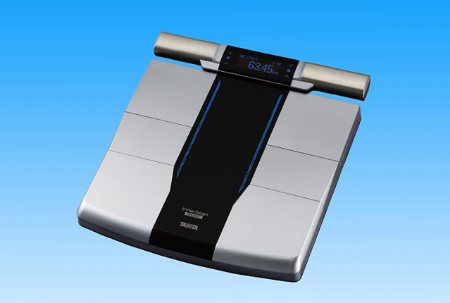 タニタ、スマホ連携の新型体組成計「RD-800」を11月11日発売。体重は