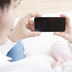 結婚後の妻からの携帯チェックに男性の本音 ダメ が約6割の結果 Peachy ライブドアニュース