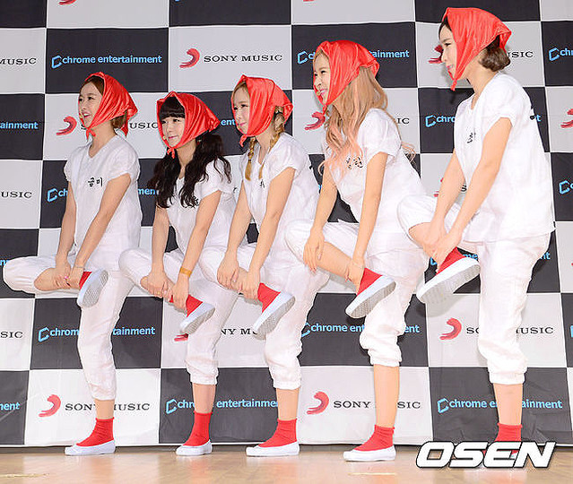 【画像】【PHOTO】CRAYON POP、5thミニアルバム「Uhee」ショーケースイベントを開催“皆でポーズ” 7/25 ライブドアニュース