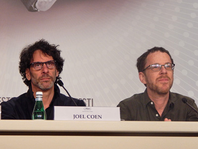 会見場に入った瞬間、マスコミ陣から拍手で迎えられたジョエル&イーサン・コーエン監督 公開が楽しみ!