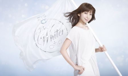 持田香織メナード最新ポスター 持田香織メナード最新ポスター - メルカリ