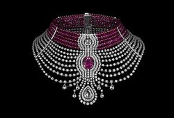 15.29����åȤΥ�ӡ�����Ѥ����ͥå��쥹��Nils Herrmann © Cartier 2014