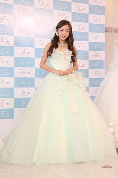 元AKB48の板野友美、「現役メンバーの活躍は、テレビでよく見ます。私