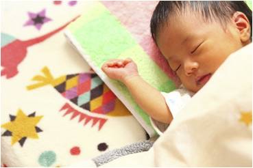 9月3日は睡眠の日(ぐっすりの日)。睡眠ホルモンと母乳の関係と日本人の睡眠時間について考察