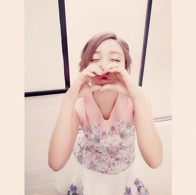 エンタがビタミン ざわちんが マスクなしのともちん 風から変顔まで披露 百面相超える ライブドアニュース