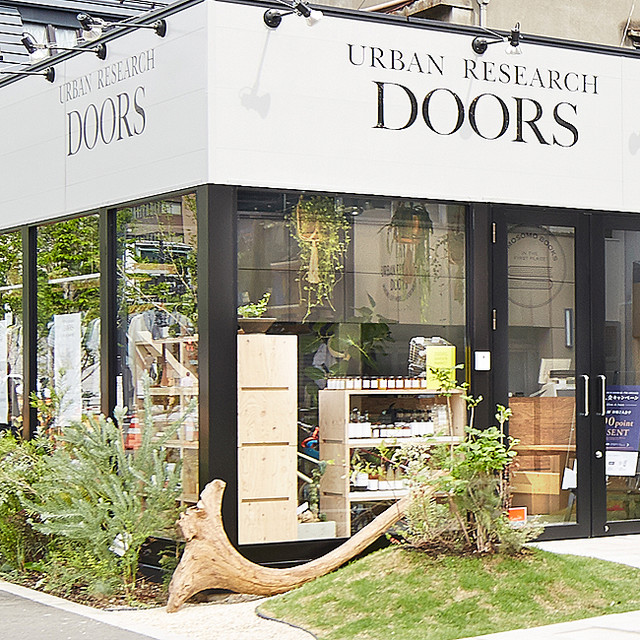 初の書籍コーナーも!「URBAN RESEARCH DOORS」がダイナーを隣接して虎ノ門にオープン