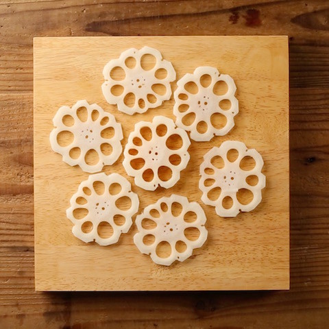 お正月に活躍 食卓が一気に華やぐ 花れんこん の作り方 知ってる ライブドアニュース