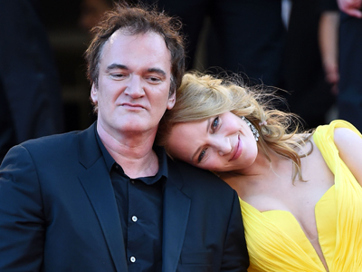 やっぱり交際中 ユマ サーマンとタランティーノ監督が親密キス ライブドアニュース