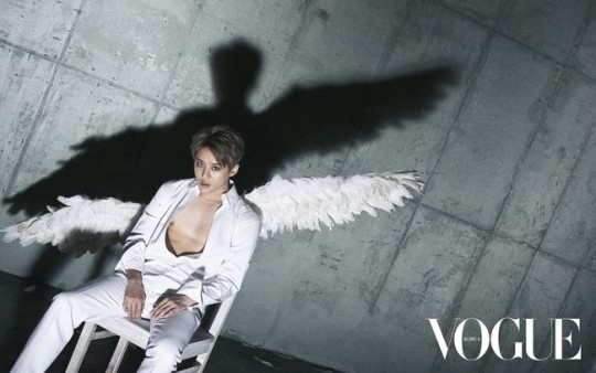 JYJ ジュンス、翼をつけた一風変わったグラビアが話題