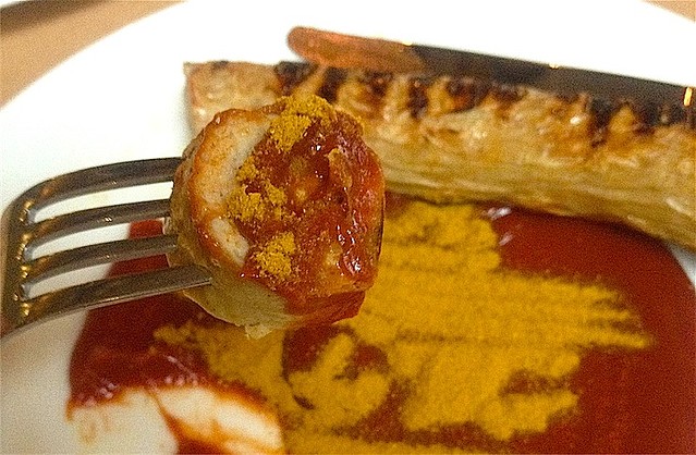 あのクリントン大統領も訪れたレストランでカリー・ヴルストを食べてみた!