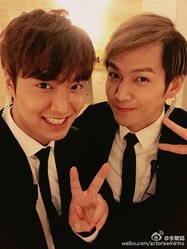 イ ミンホ ウォレス チョンとの2ショットを公開 映画 バウンティ ハンターズ をpr ライブドアニュース