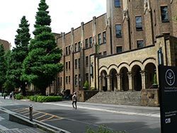 せっかく東大に合格しても、ブラックバイトに苦しむ学生も……