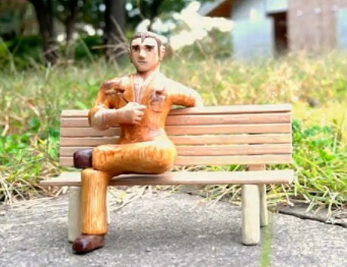 ウホッ！」木彫りの阿部さん、ノコギリや彫刻刀使い細部まで再現