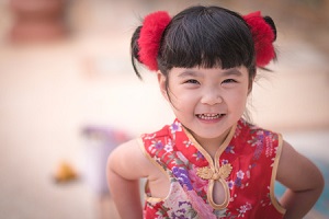 「中国風女子」の格好と聞いて思い浮かべるのはどんなスタイルだろうか。おそらく多くの人が脳内で作り上げるのは「チャイナドレスにお団子頭」かもしれない。しかしそれは「ちょんまげに袴」という日本人像と同じくらい現代の中国人にとっては違和感を覚えるイメージなのだ。（イメージ写真提供：１２３ＲＦ）